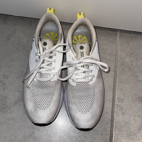 Nike React Sneakers 💖 - Picture 3 of 6